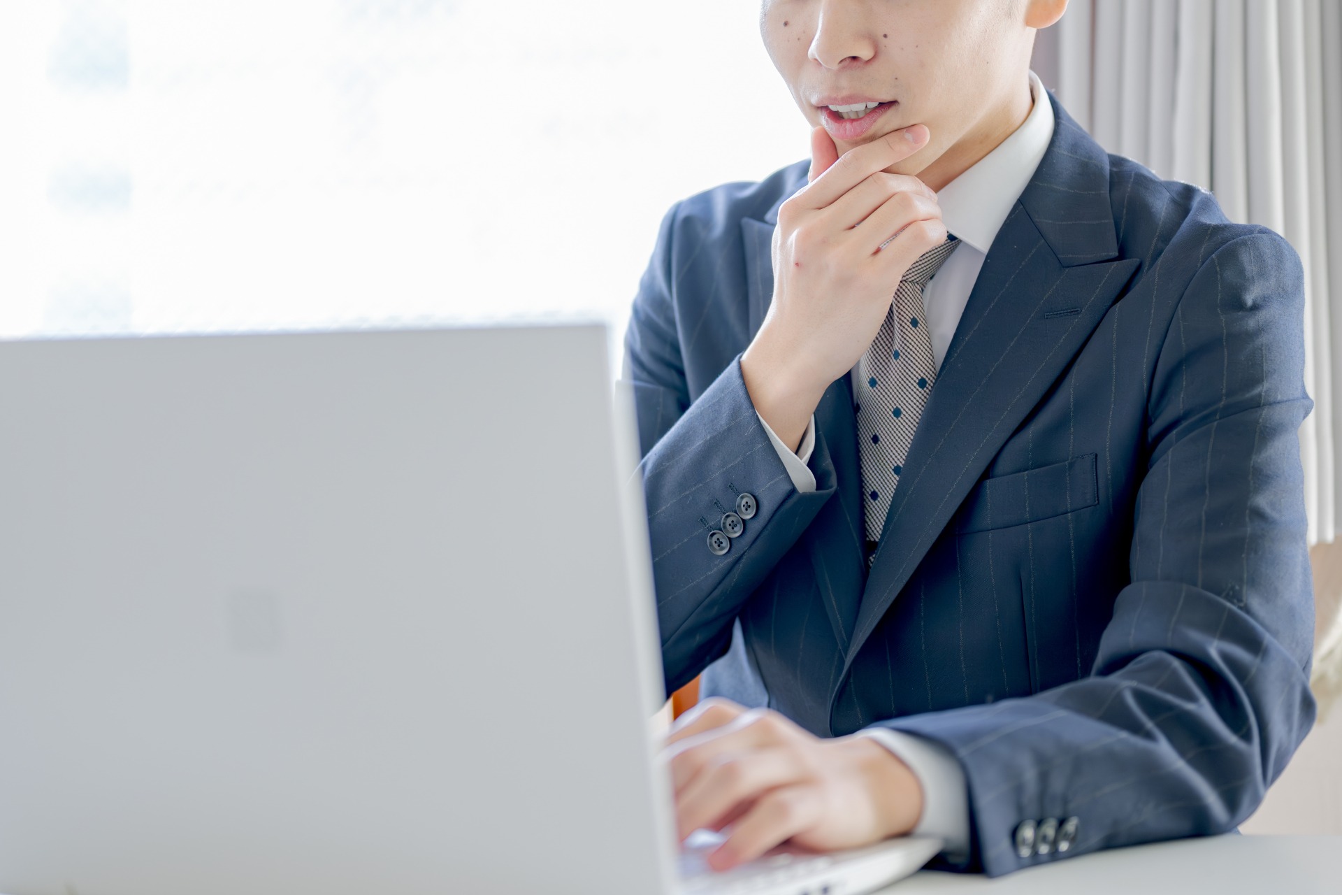 要件定義は誰がやる?発注側とベンダーの役割分担と失敗しない進め方を解説