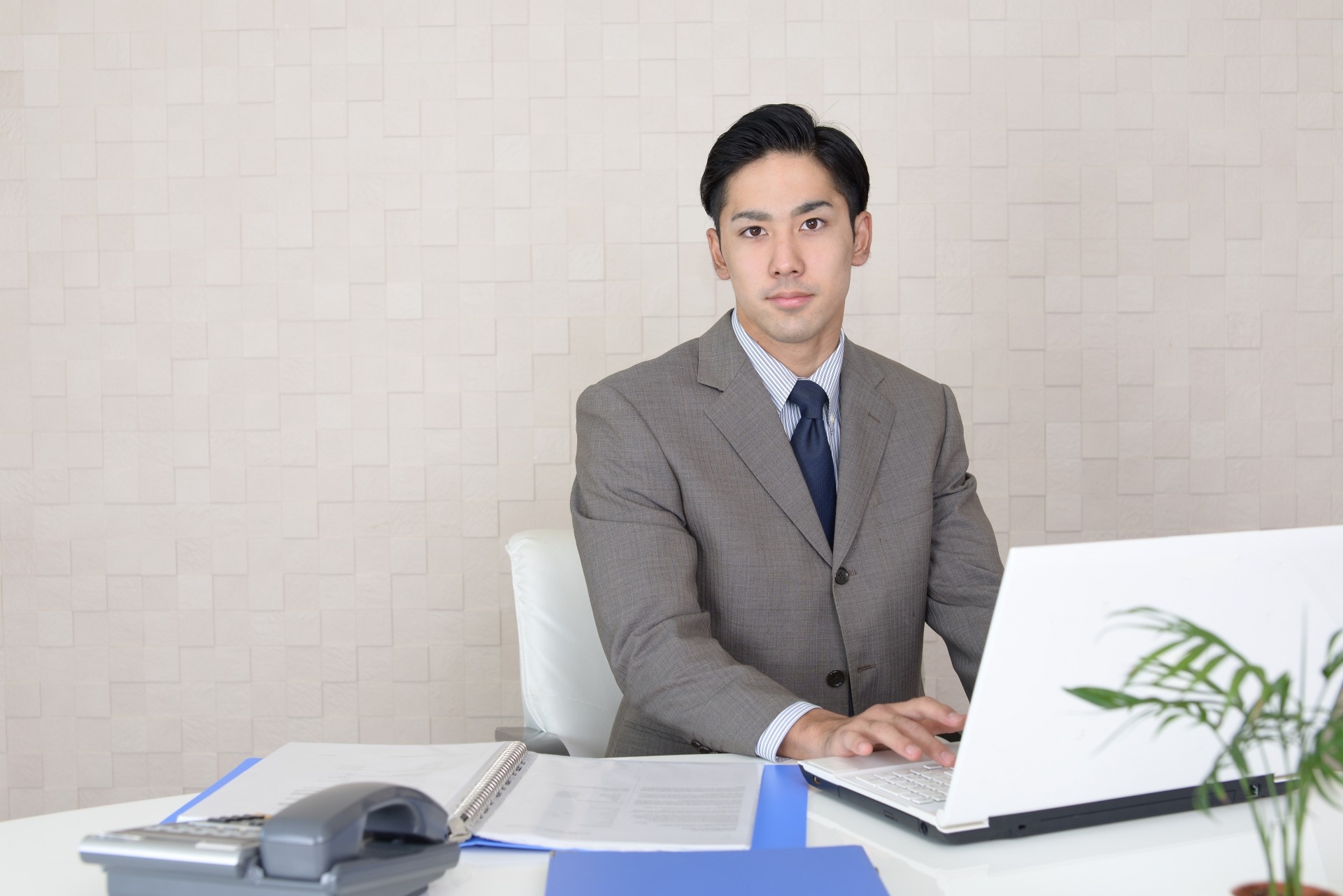 準委任契約とは？請負契約との違い・種類・メリットと契約時の注意点を解説