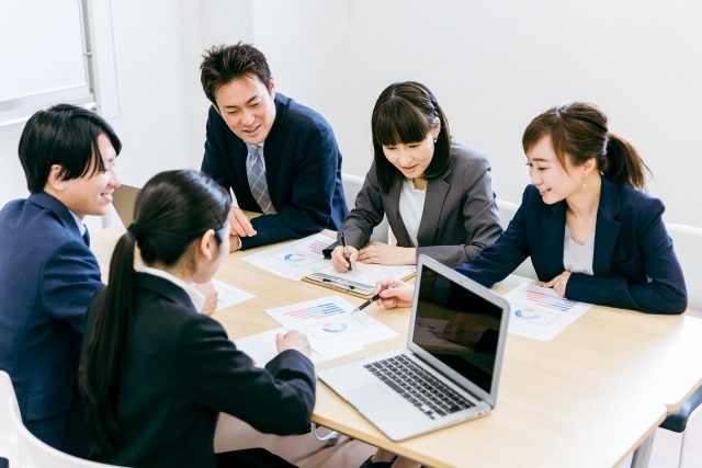 ラボ型開発とは?請負型との違いと契約上の注意点、発注側に必要な体制を解説