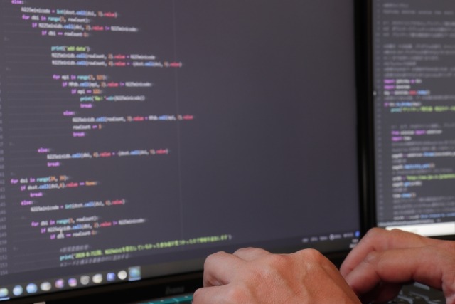 生成AIをPythonで扱う 学ぶ範囲の見極めと、ライブラリの選び方・業務で使う注意点