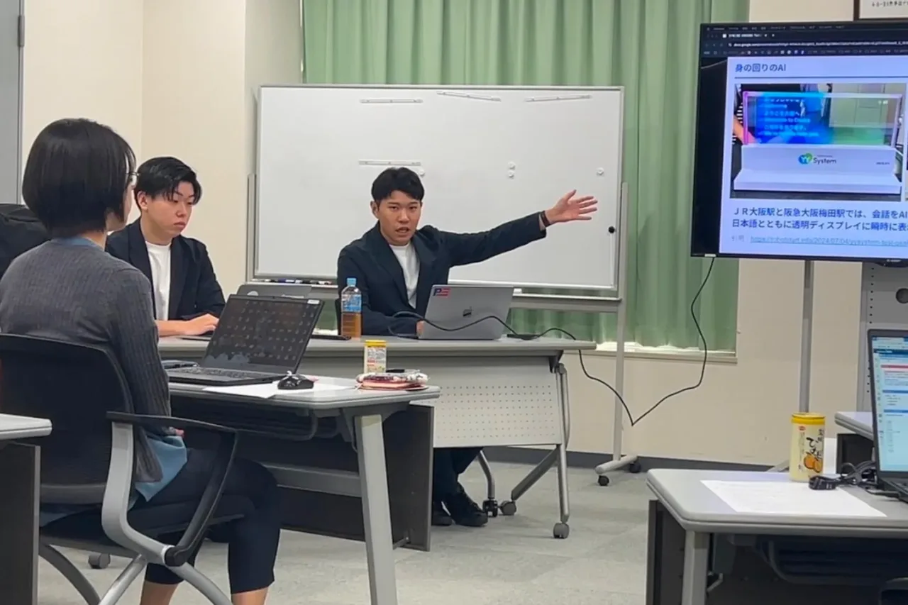 ネクストスケールのメンバーが施策の進め方を打ち合わせる様子